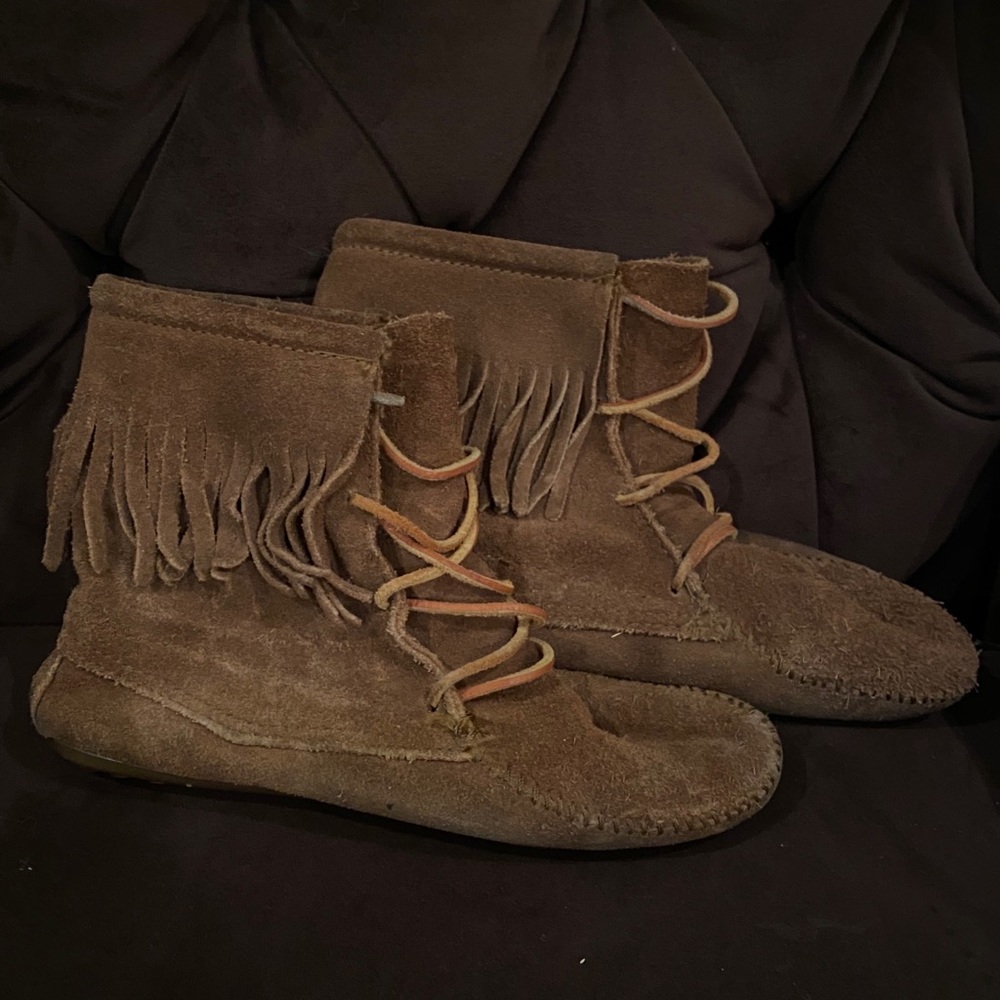 Minnetonka Front Lace Boots